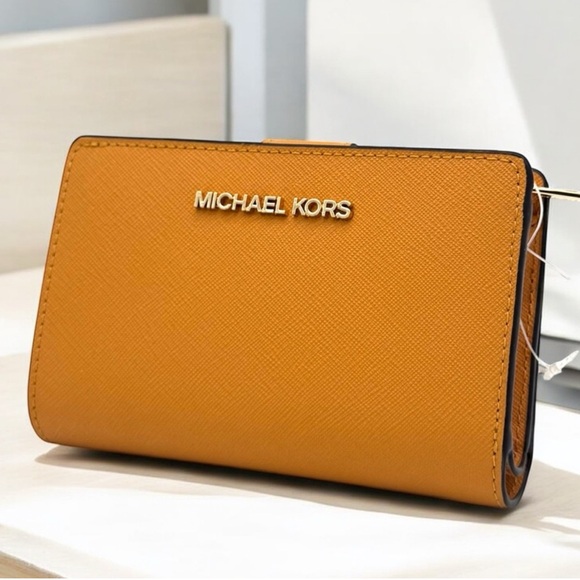 Michael Kors Medium Jet Set Travel Zip Chain Bifold Wallet Leather Cider